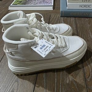 Reebok HighTop Sneakers, Womens Size 8.5, NWT